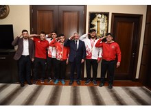 Aşgın, şampiyonları ödüllendirdi