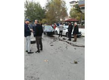 Üç ağacı devirip iki araca çarparak durabildi