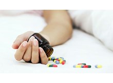 Ölmek için 30 tane hap içti