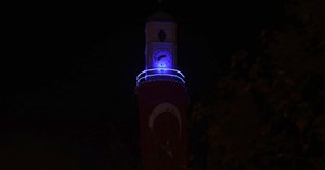 Saat Kulesi mavi renk ile ışıklandırıldı