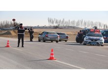 Jandarma, kaçakçıların peşini bırakmıyor