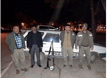 Araç çamura saplanınca yakayı ele verdi