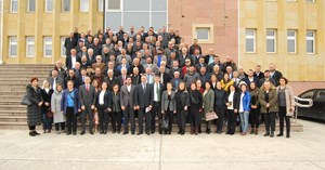 Tahtasız göreve başladı