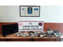 Hırsızlar jandarmadan kaçamadı