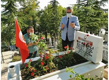 AK Parti’den şehit kabirlerine ziyaret