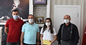 Başkan Sülük’ten şampiyon öğrenciye tablet hediyesi