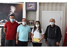 Başkan Sülük’ten şampiyon öğrenciye tablet hediyesi