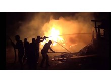 2 atölye ve 1 traktör yandı