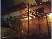 Narlık’ta 3 ev yandı