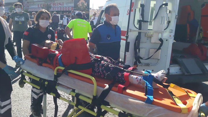 KAMYONLA ELEKTRİKLİ BİSİKLET ÇARPIŞTI: 2 YARALI
