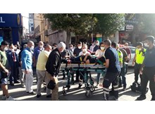 Karşıdan karşıya geçen kadına otomobil çarptı