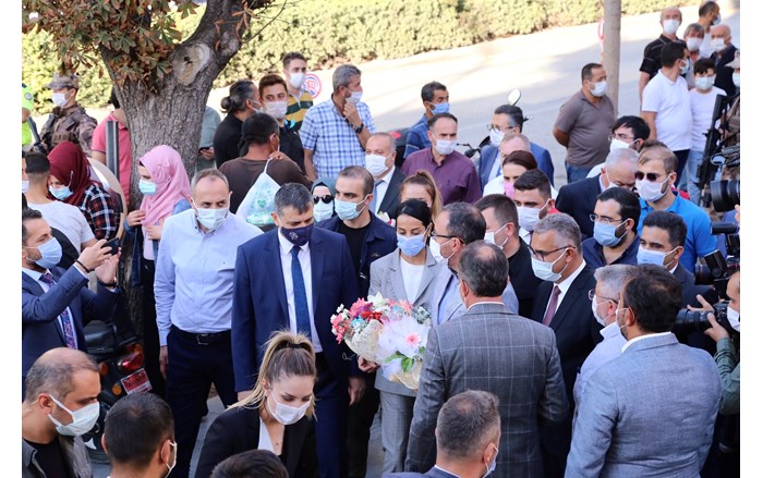 BAKAN KASAPOĞLU'DAN ÇORUM BELEDİYESİ'NE ZİYARET GENÇLİK VE SPOR BAKANI MEHMET MUHARREM KASAPOĞLU; 