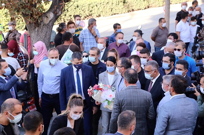 BAKAN KASAPOĞLU'DAN ÇORUM BELEDİYESİ'NE ZİYARET GENÇLİK VE SPOR BAKANI MEHMET MUHARREM KASAPOĞLU; 