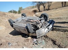 Takla atan otomobilden yara almadan kurtuldu