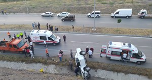 Kontrolden çıkan arazi aracı devrildi: 3 yaralı