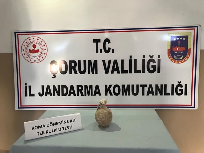 TARİHİ ESER KAÇAKÇISI MÜŞTERİ KILIĞINDAKİ JANDARMAYA YAKALANDI