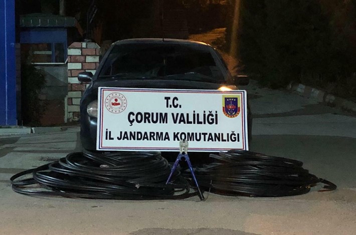 JANDARMANIN DİKKATİ HIRSIZI YAKALATTI