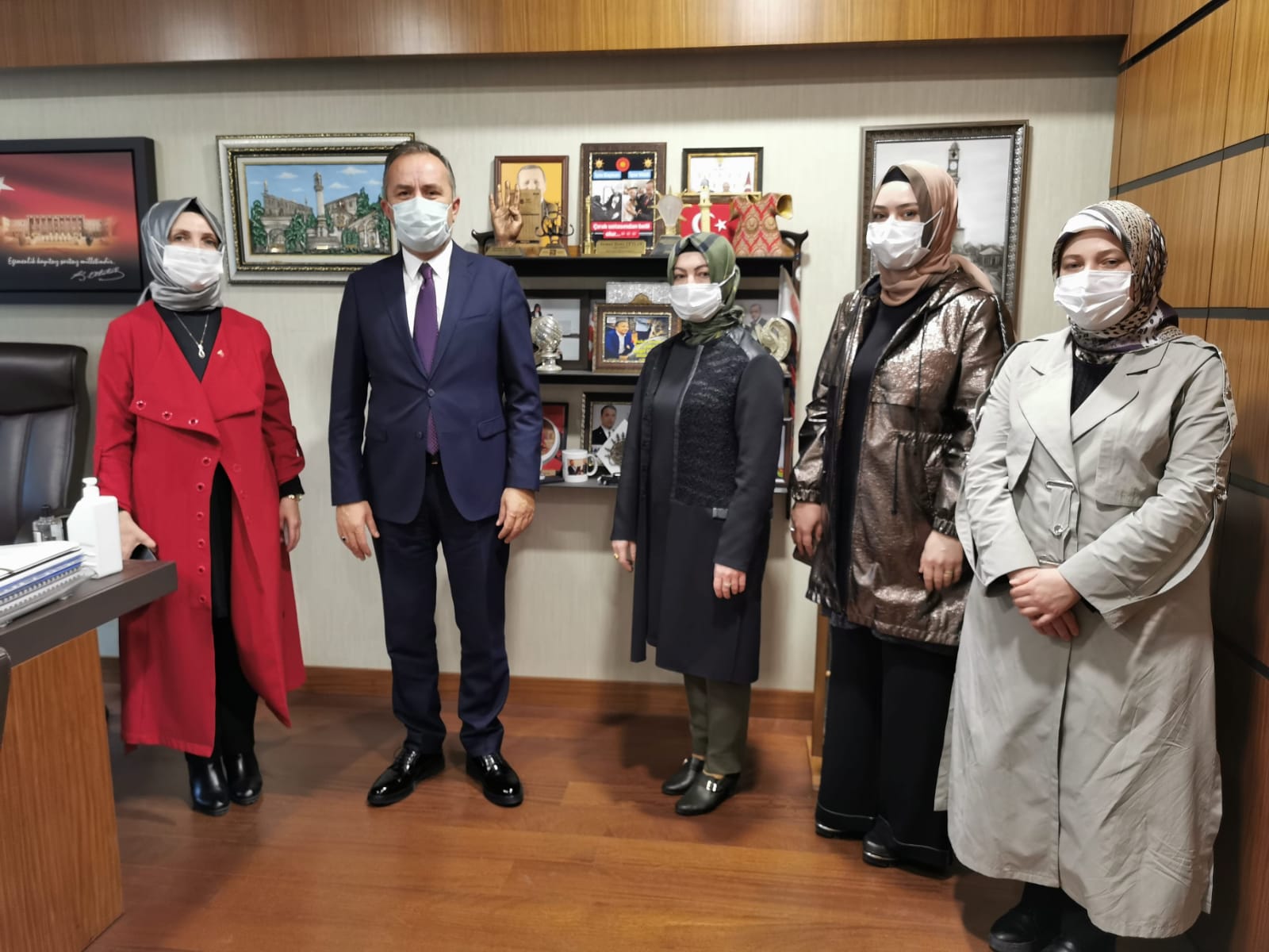 AK-PARTi-KADIN-KOLLARI-ZiYARET
