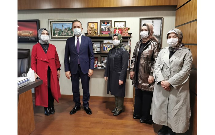 AK-PARTi-KADIN-KOLLARI-ZiYARET