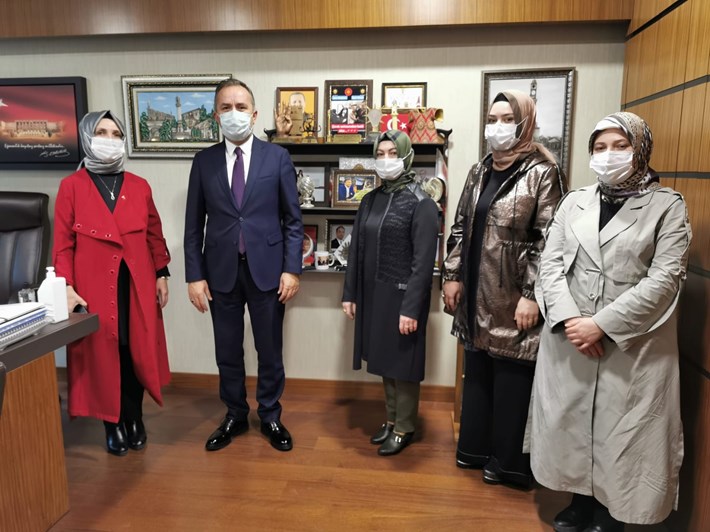 AK-PARTi-KADIN-KOLLARI-ZiYARET
