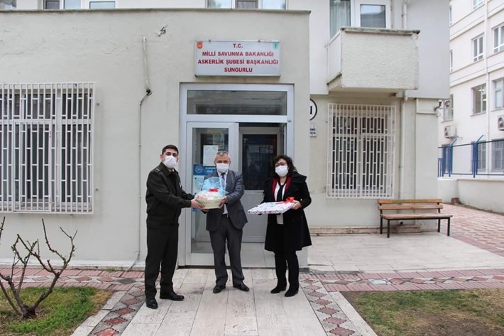 BAŞKAN ŞAHİNER'DEN JANDARMA PERSONELİNE JEST
