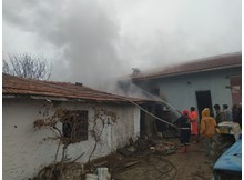 Ahırda yangın çıktı, koyunlar yanmaktan son anda kurtarıldı