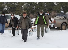 Başpınar Yaylasında yaban hayvanları için yem bırakıldı