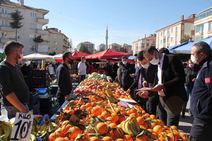 ÇORUM'DA 764 FİRMADA BİN 700 ÜRÜN DENETLENDİ DENETİMLERDE 7 FİRMA HAKSIZ FİYAT ARTIŞI NEDENİYLE BAKANLIĞA BİLDİRİLDİ
