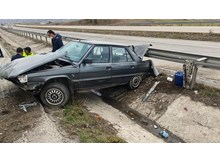 Otomobil su kanalına devrildi: 1 yaralı