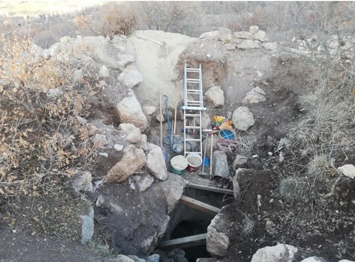 ÇORUM'DA KAÇAK KAZI 2 KİŞİ SUÇÜSTÜ YAKALANDI