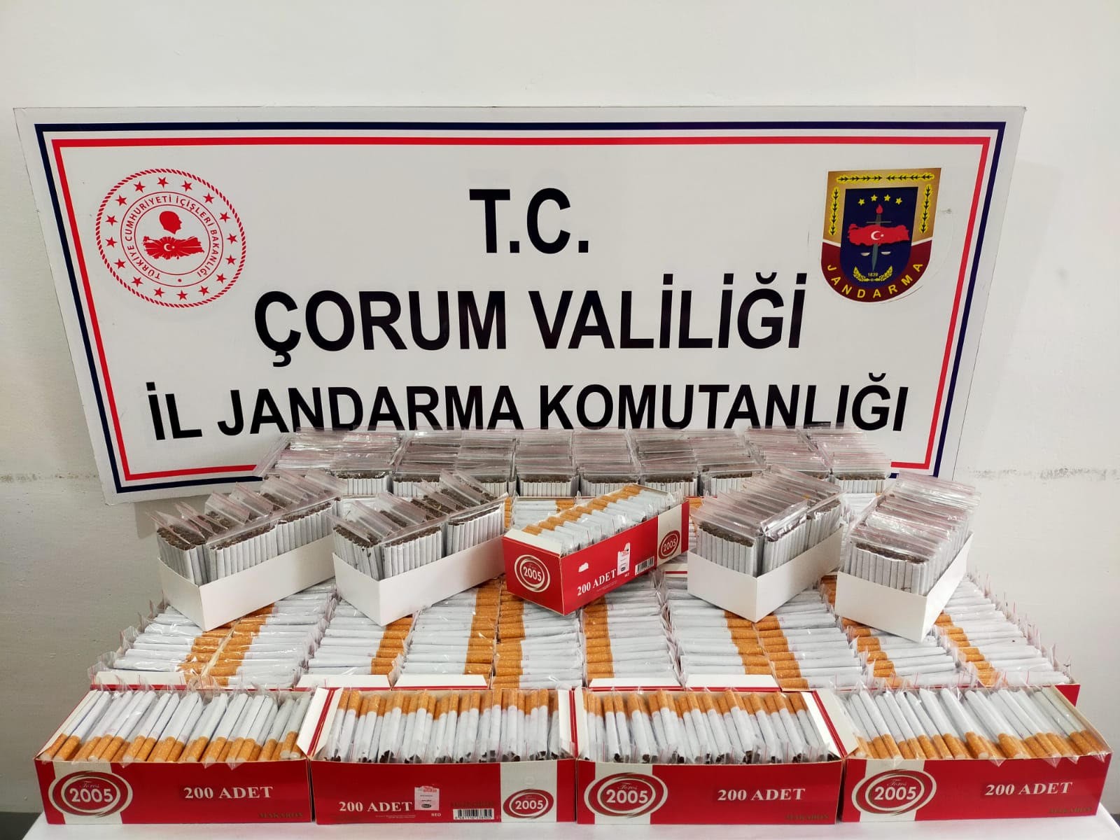 ÇORUM'DA 7 BİN 800 ADET DOLU MAKARON ELE GEÇİRİLDİ