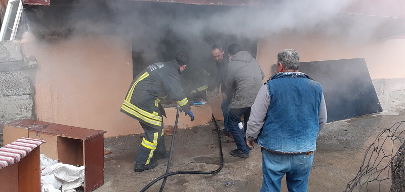 OSMANCIK'TA KORKUTAN YANGIN YANGINA MÜDAHALE EDEN VATANDAŞ AYAĞINDAN YARALANDI