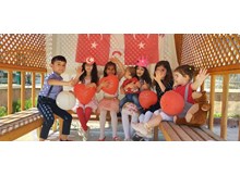 Apartman bahçesinde 23 Nisan’ı kutladılar