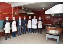 Alaca Belediyesi'nde yemek ve pide dağıtımı başladı