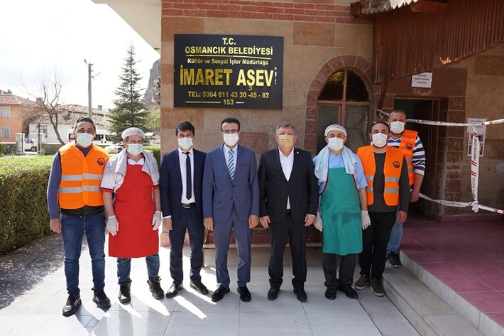 590 YILLIK İMARETHANEDE RAMAZAN GELENEĞİ YAŞATILIYOR TARİHİ AŞEVİNDEN HER GÜN 400 HANEYE İFTAR VE SAHUR YEMEĞİ ULAŞTIRILIYOR