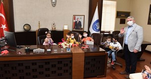 Minik Aymina, 23 Nisan Belediye Başkanı oldu