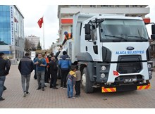 Alaca Belediyesi, 2500 adet fidan dağıttı