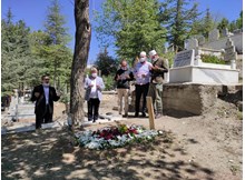 Aşgın, Arif Ersoy’un mezarını ziyaret etti