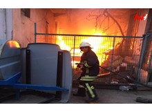 Otomobil tamamen yandı