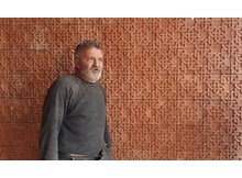 40 yıllık duvar ustası, binalara kimlik kazandırıyor