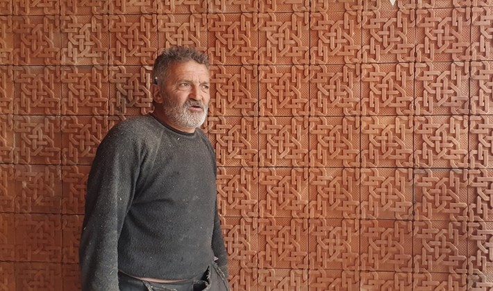 OSMANCIKLI DUVAR USTASI BİNALARA KİMLİK KAZANDIRIYOR 40 YILLIK DUVAR USTASI İBRAHİM GÖK: 