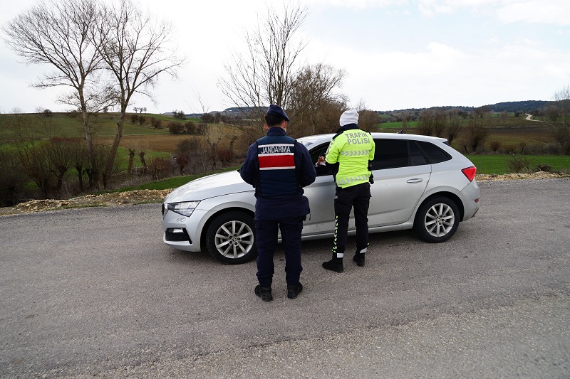 JANDARMA VE POLİSTEN 'TAM KAPANMA' DENETİMLERİ