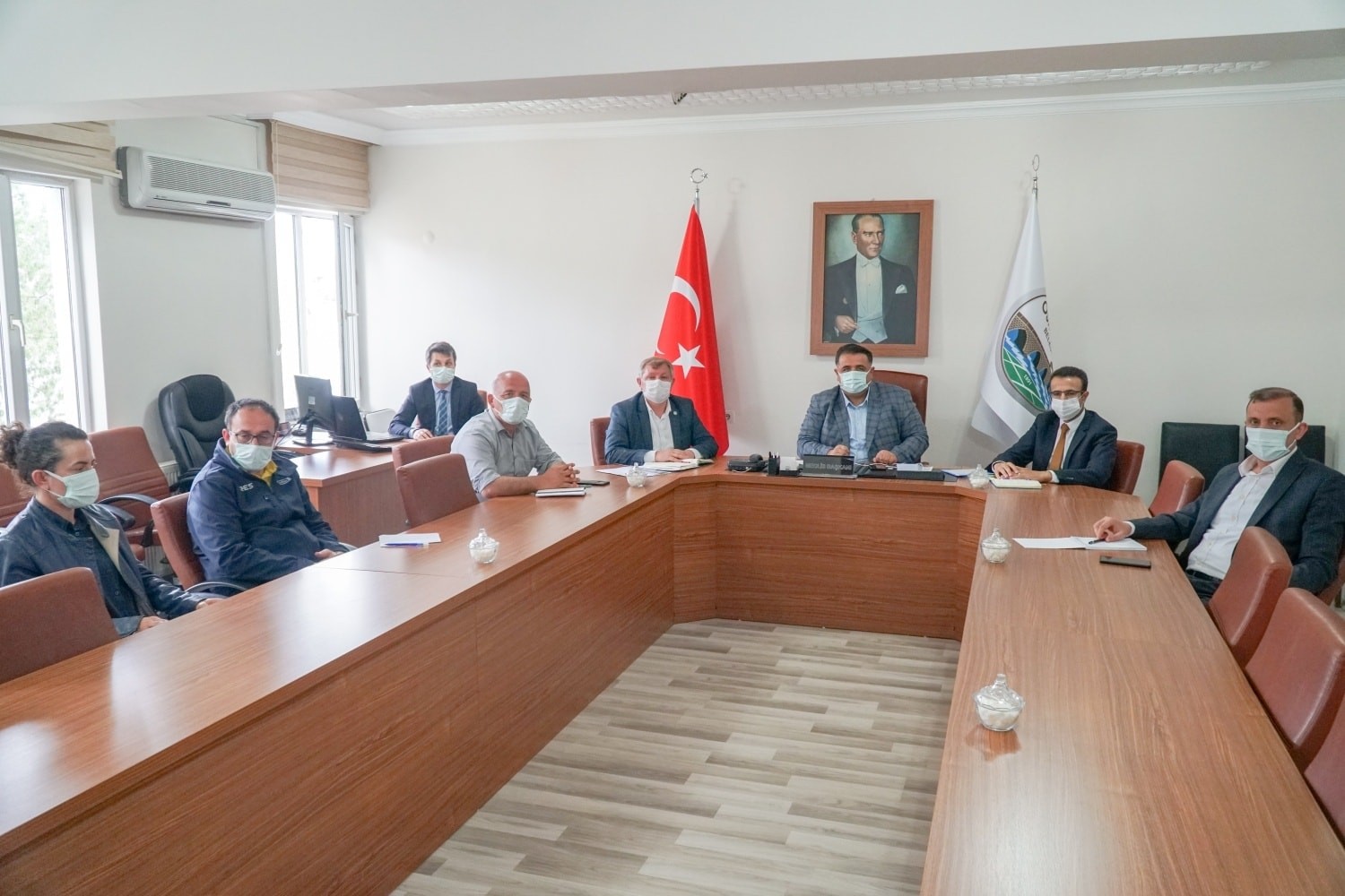 MİLLETVEKİLİ KAYA İLÇE YÖNETİCİLERİ İLE PROJELERİ İSTİŞARE ETTİ