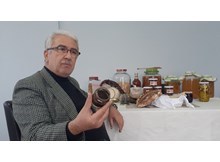 Virüsten korunmak için gıdaları kendisi üretiyor