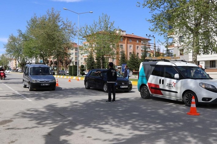 ÇORUM'DA KISITLAMA KURALLARINA UYMAYANLARA CEZA UYGULANDI