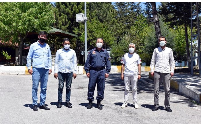 iyi-parti-bayramda-emniyet-g__lerini-unutmad_-2