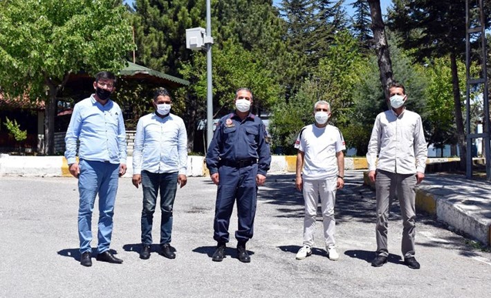 iyi-parti-bayramda-emniyet-g__lerini-unutmad_-2