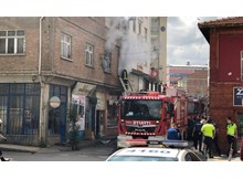 Yangında mahsur kalan yavru kedileri itfaiye kurtardı