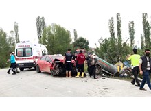 Otomobil traktörle çarpıştı: 2 yaralı