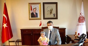 Vali Çiftçi’nin konuğu minik Buğlem